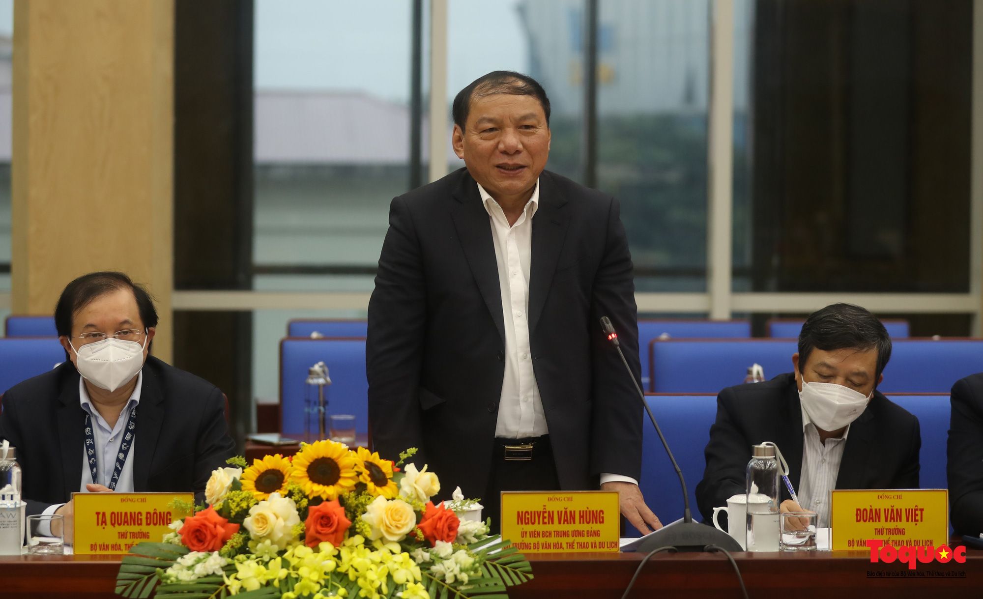 Bộ trưởng Nguyễn Văn Hùng: &quot;Phải đặt được tên gọi, viết nên câu chuyện về thương hiệu du lịch tỉnh Nghệ An&quot;  - Ảnh 7.