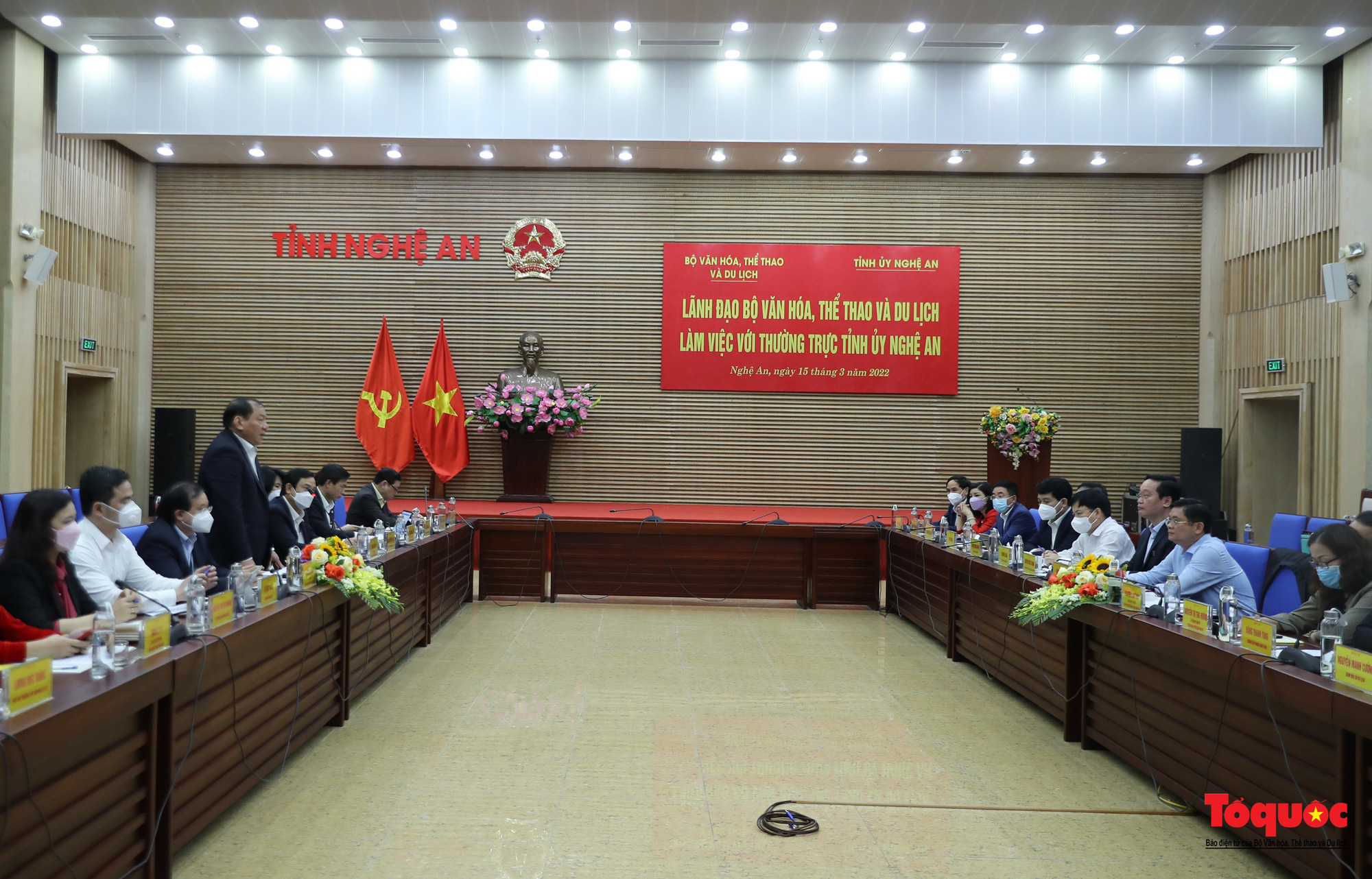 Bộ trưởng Nguyễn Văn Hùng: &quot;Phải đặt được tên gọi, viết nên câu chuyện về thương hiệu du lịch tỉnh Nghệ An&quot;  - Ảnh 1.
