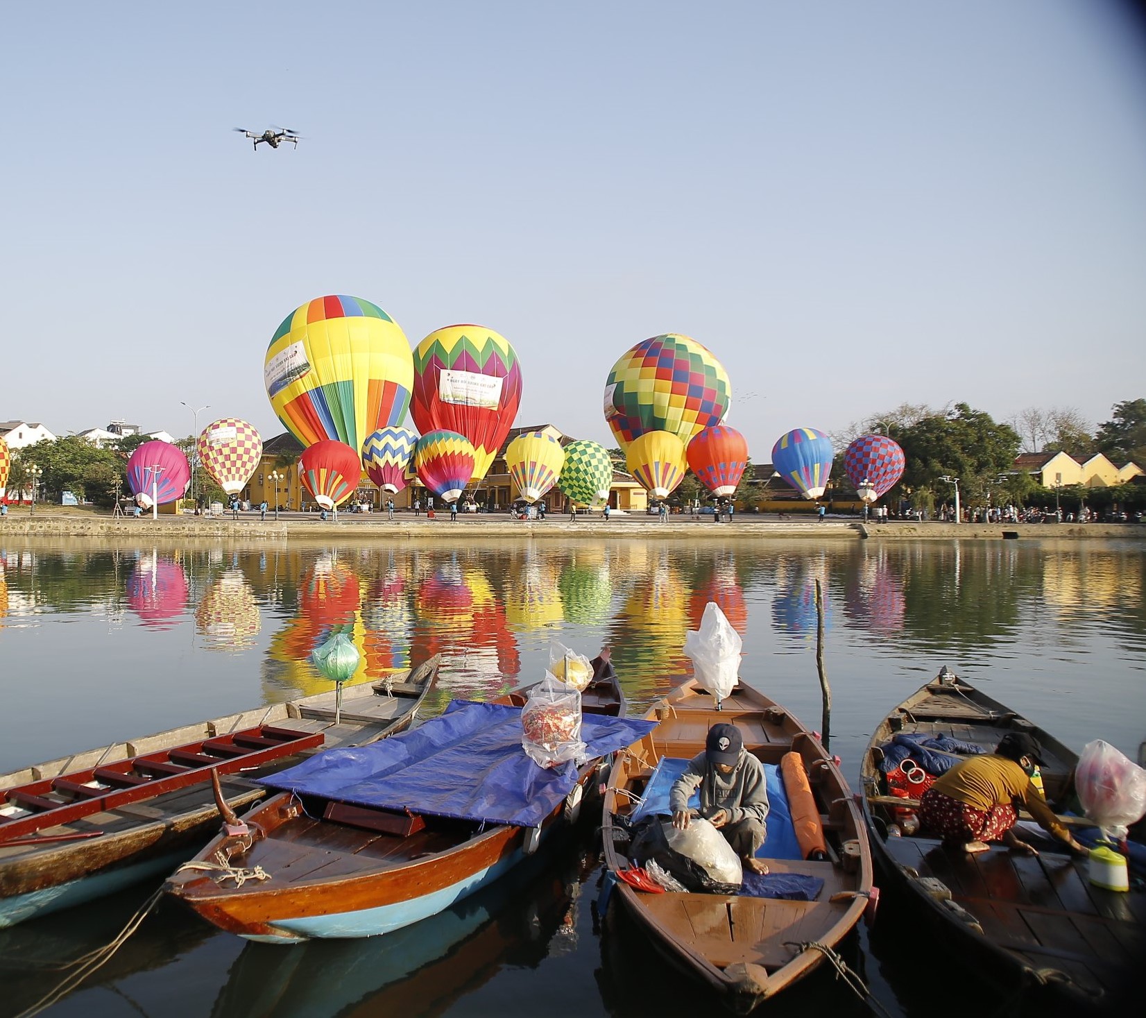 Rực rỡ sắc màu “Ngày hội khinh khí cầu” bên sông Hoài - Ảnh 11.