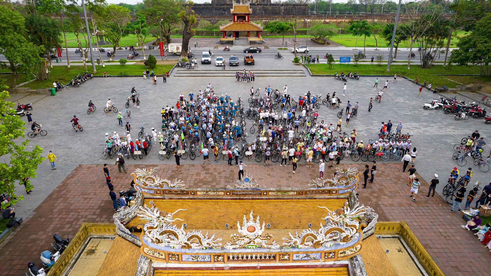 Người dân, du khách cùng đạp xe vì du lịch và môi trường - Ảnh 1.