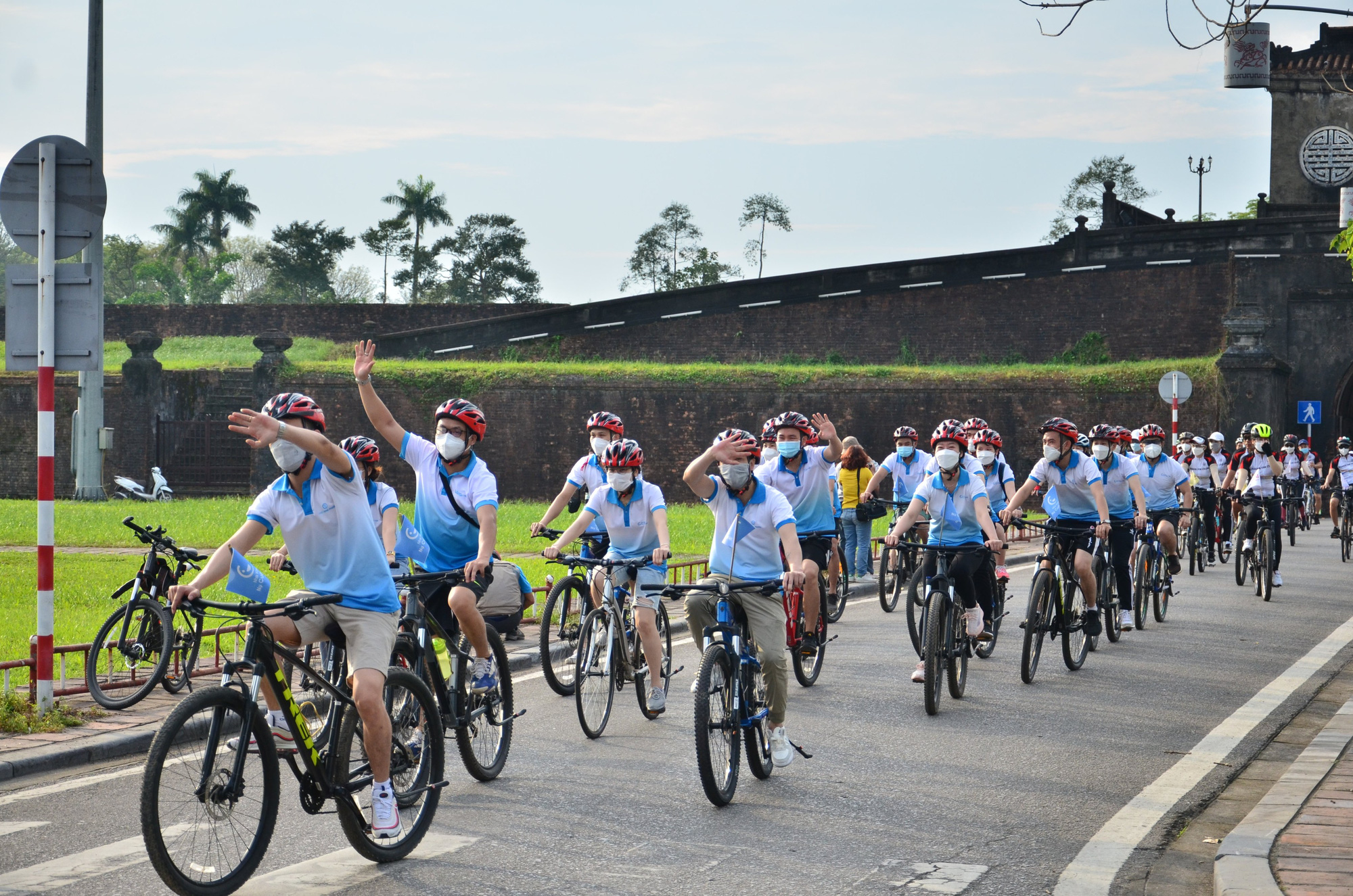 Người dân, du khách cùng đạp xe vì du lịch và môi trường - Ảnh 4.