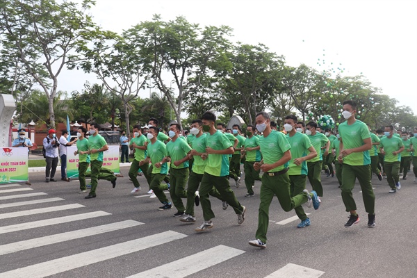Thành phố Đà Nẵng: Hơn 1.500 người tham gia ngày chạy Olympic vì sức khỏe toàn dân 2022 - Ảnh 1.