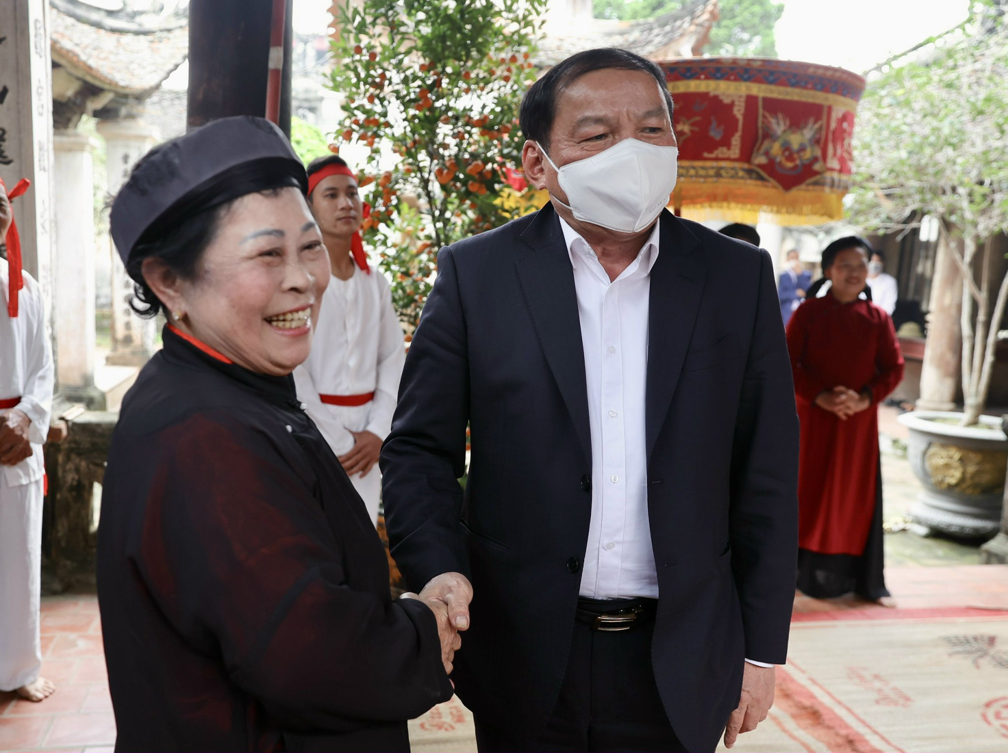 Bộ trưởng Nguyễn Văn Hùng thăm một số thiết chế văn hóa và công trình tổ chức SEA Games 31 tại tỉnh Phú Thọ - Ảnh 2.