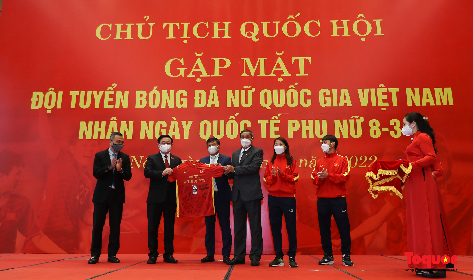 Chủ tịch Quốc hội Vương Đình Huệ gặp mặt Đội tuyển Bóng đá nữ Việt Nam - Ảnh 10.