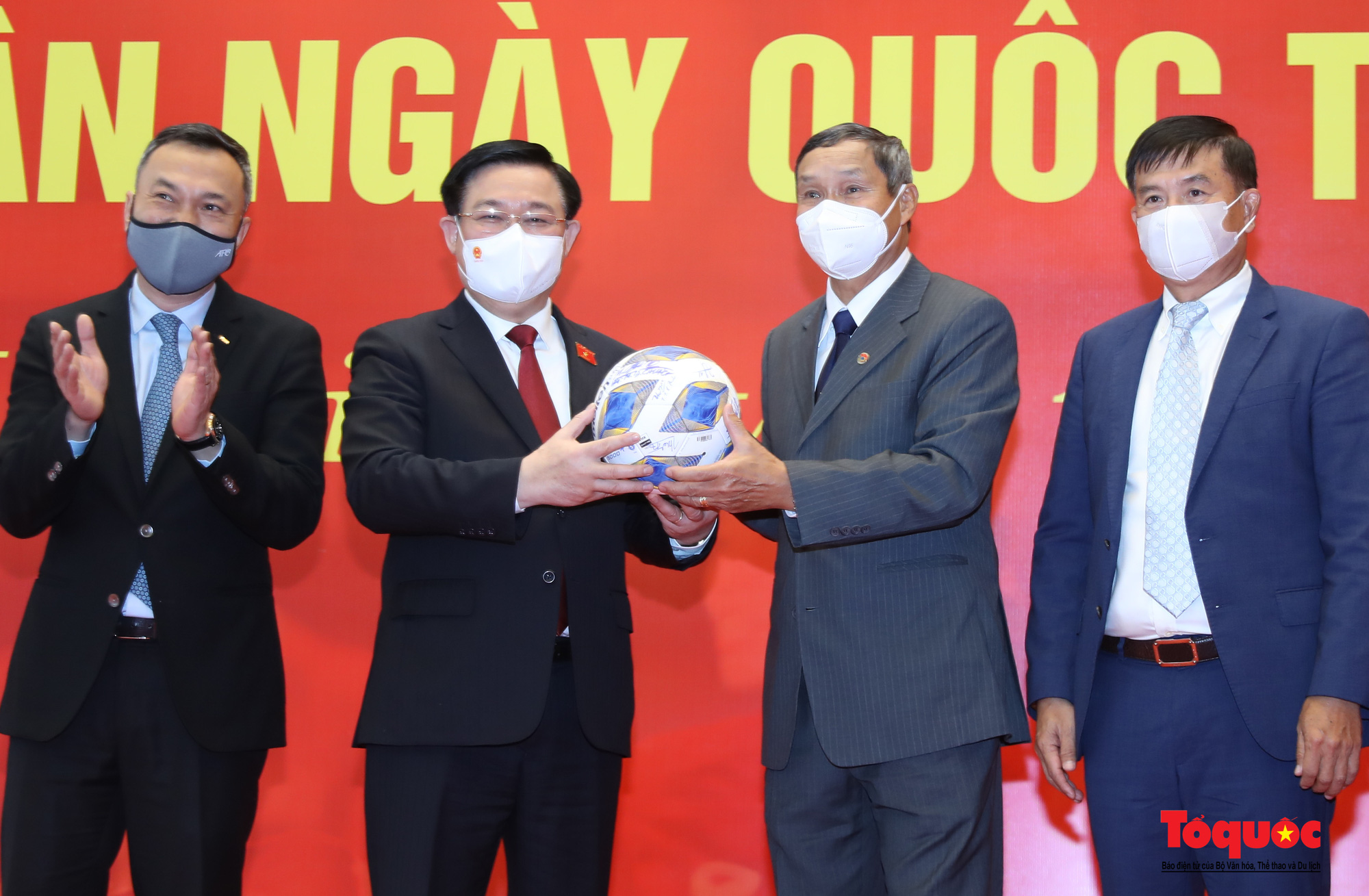Chủ tịch Quốc hội Vương Đình Huệ gặp mặt Đội tuyển Bóng đá nữ Việt Nam - Ảnh 11.