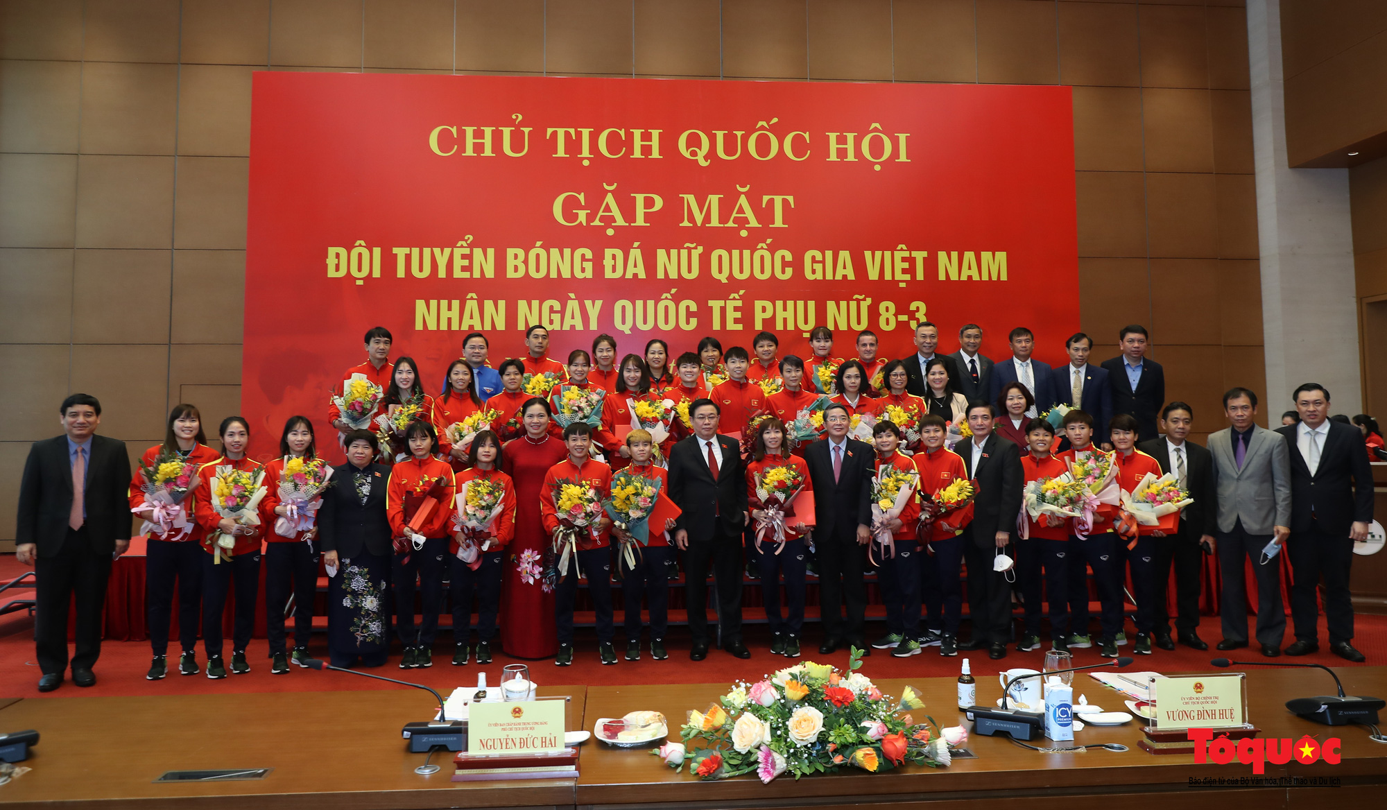 Chủ tịch Quốc hội Vương Đình Huệ gặp mặt Đội tuyển Bóng đá nữ Việt Nam - Ảnh 15.