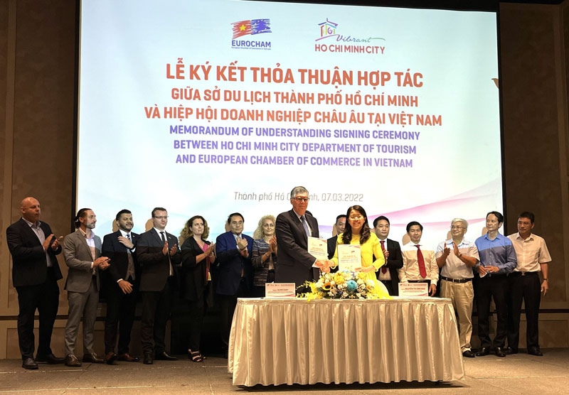 Thành phố Hồ Chí Minh ký kết thỏa thuận hợp tác du lịch với EuroCham - Ảnh 1.