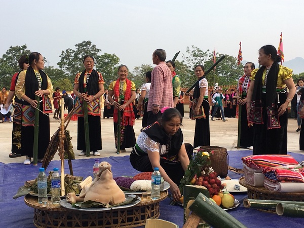 Tháng 4 “Rực rỡ sắc màu văn hóa các dân tộc Việt Nam”tại Làng Văn hóa - Du lịch các dân tộc Việt Nam - Ảnh 1.