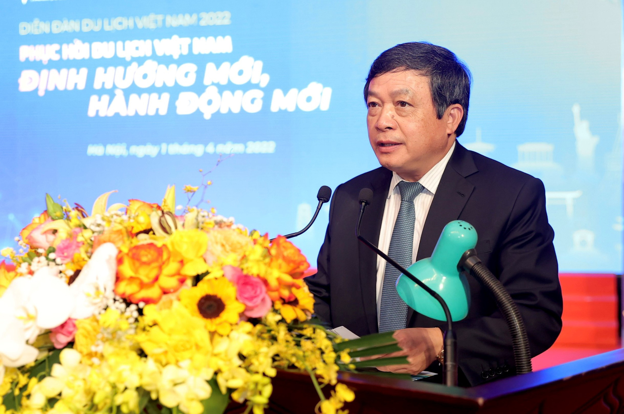 Thứ trưởng Đoàn Văn Việt: Tập trung vào các định hướng mới, hành động mới cho việc phục hồi và phát triển ngành du lịch Việt Nam - Ảnh 1.