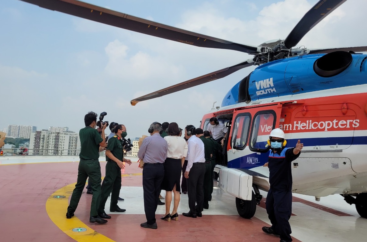 Khai thác tour du lịch 'Ngắm TP Hồ Chí Minh từ trên cao' bằng máy bay trực thăng vào dịp 30/4-1/5 - Ảnh 5.