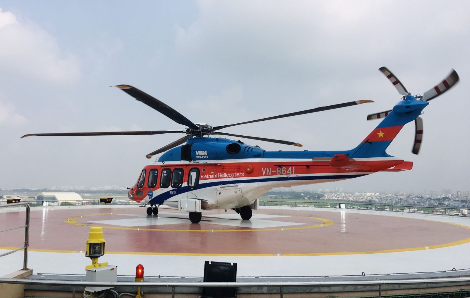 Khai thác tour du lịch 'Ngắm TP Hồ Chí Minh từ trên cao' bằng máy bay trực thăng vào dịp 30/4-1/5 - Ảnh 1.