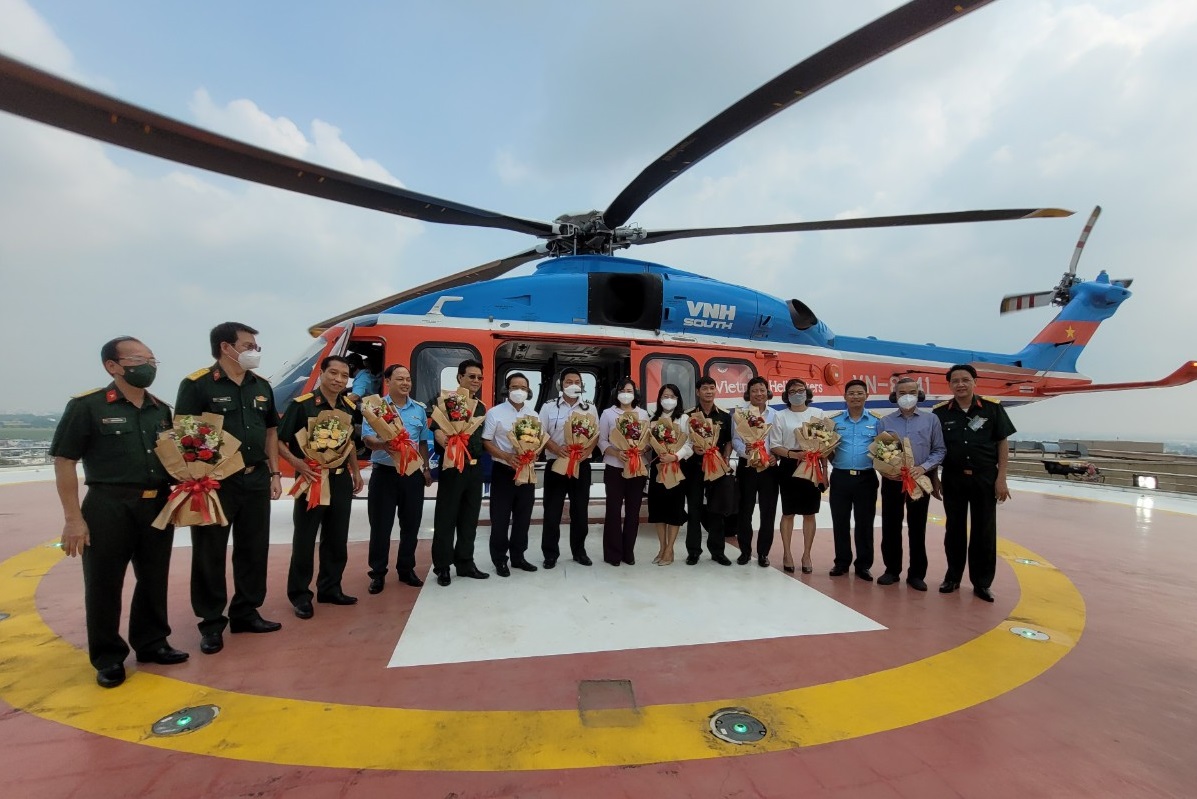 Khai thác tour du lịch 'Ngắm TP Hồ Chí Minh từ trên cao' bằng máy bay trực thăng vào dịp 30/4-1/5 - Ảnh 4.