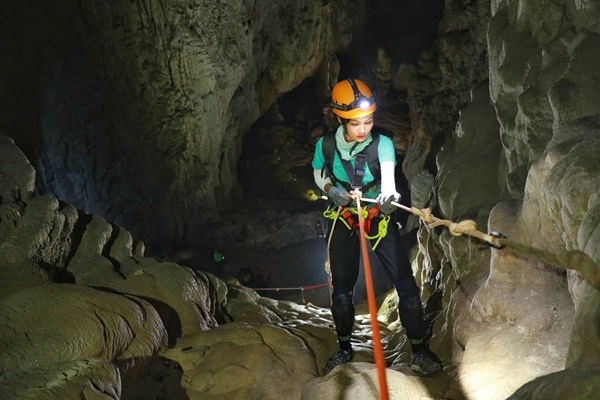 Cận cảnh tour thám hiểm hang động lớn nhất thế giới tại Việt Nam: Cháy vé trước cả năm, phải có thể lực dồi dào và quan trọng là phải có…. tiền - Ảnh 4.
