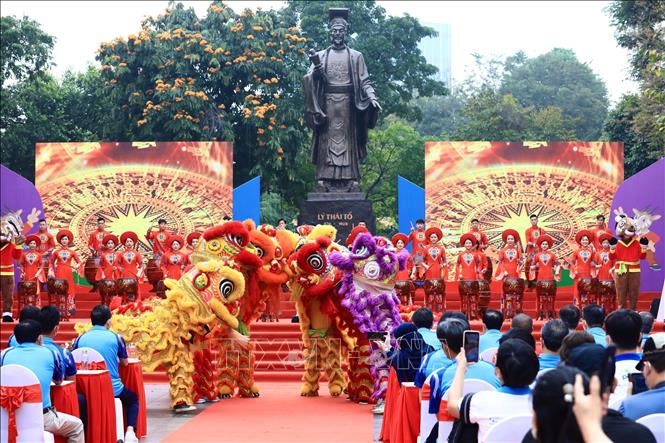 Hà Nội khai thác tối đa cơ hội thu hút khách du lịch - Ảnh 1.