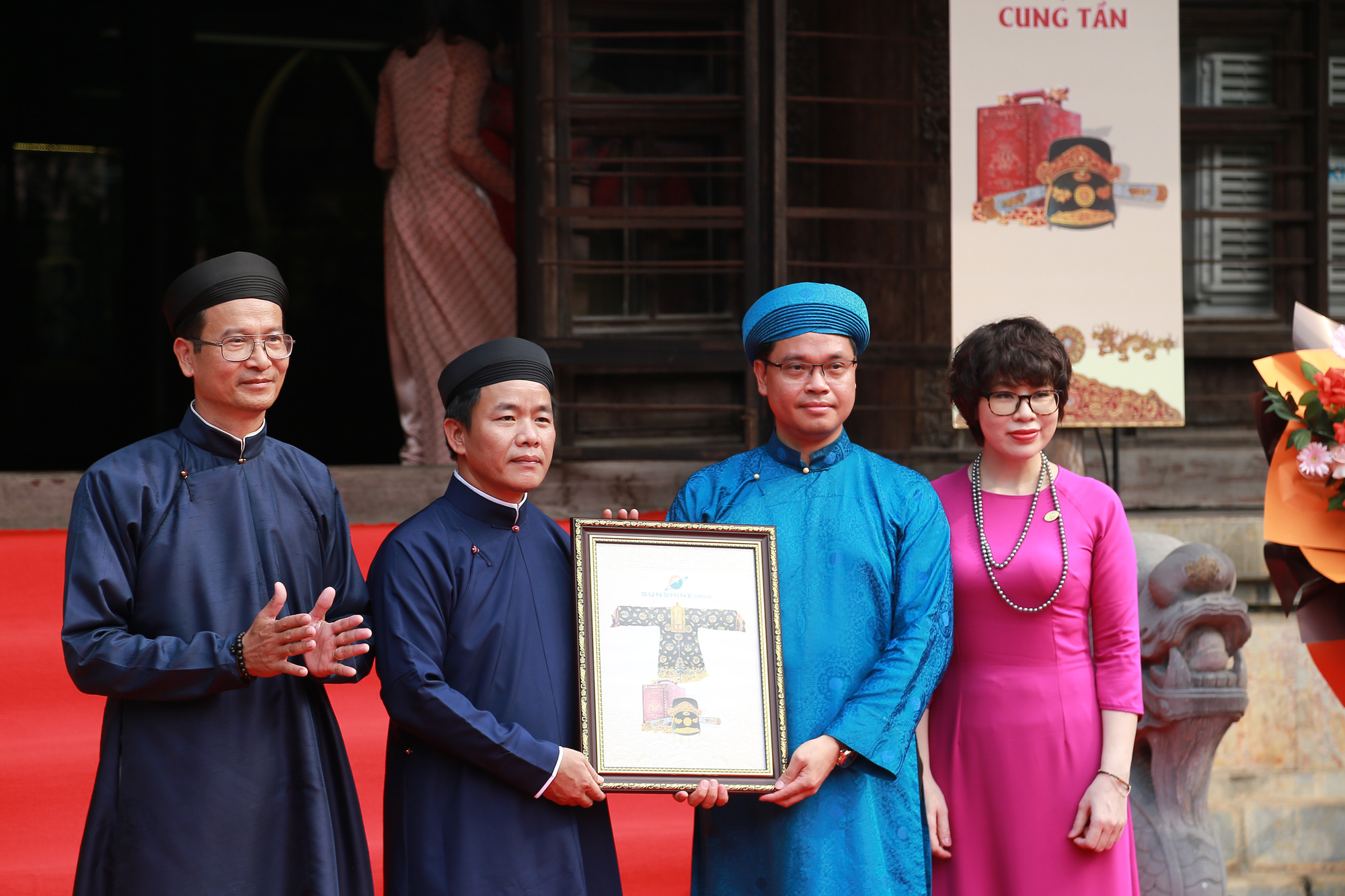 Thừa Thiên Huế tiếp nhận 2 cổ vật triều Nguyễn hồi hương - Ảnh 1.
