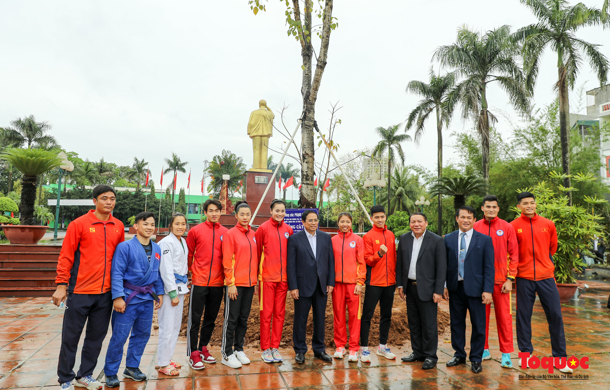 Thủ tướng thăm và động viên đoàn thể thao Việt Nam chuẩn bị SEA Games 31 - Ảnh 25.