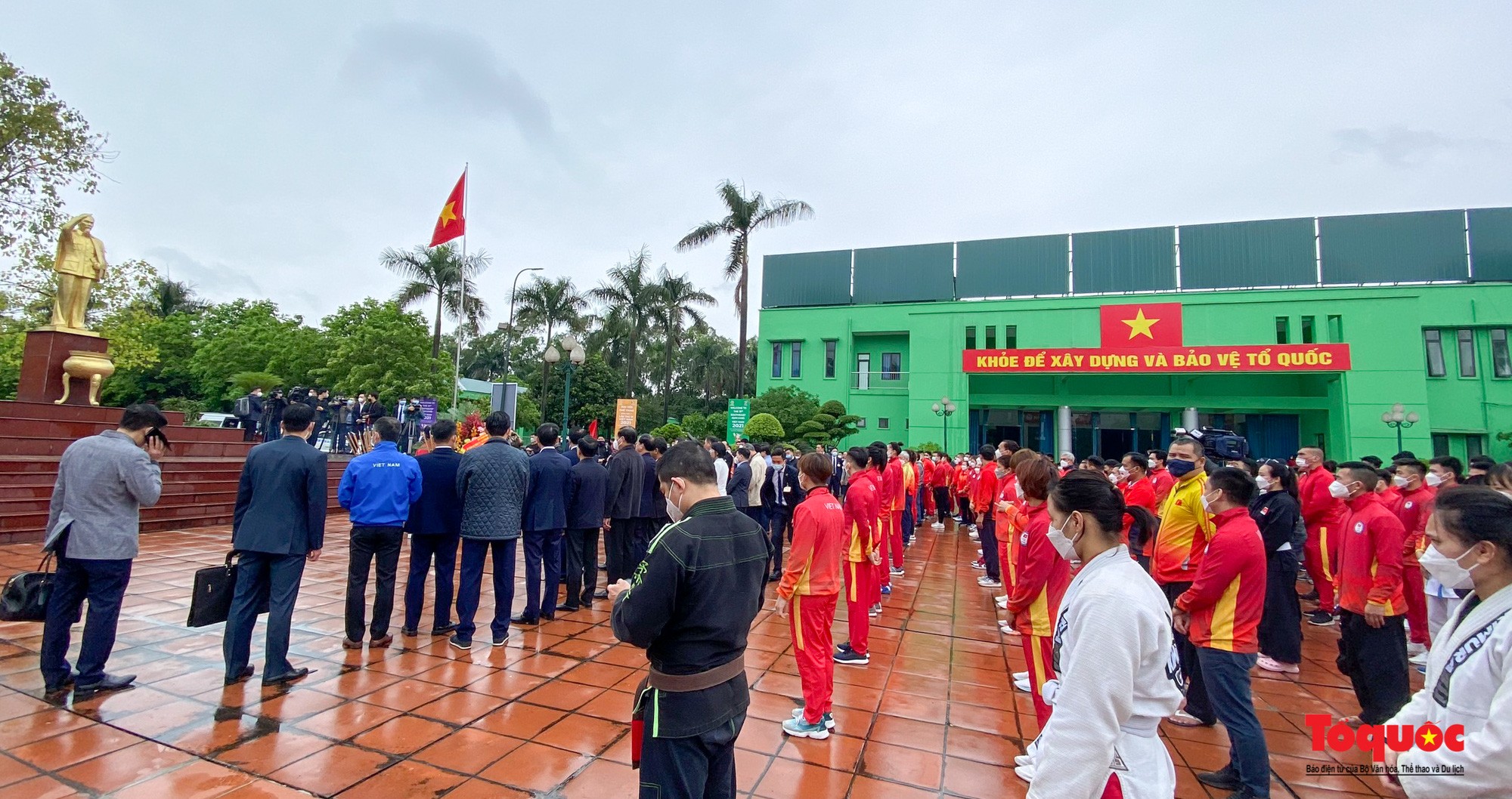 Thủ tướng thăm và động viên đoàn thể thao Việt Nam chuẩn bị SEA Games 31 - Ảnh 1.