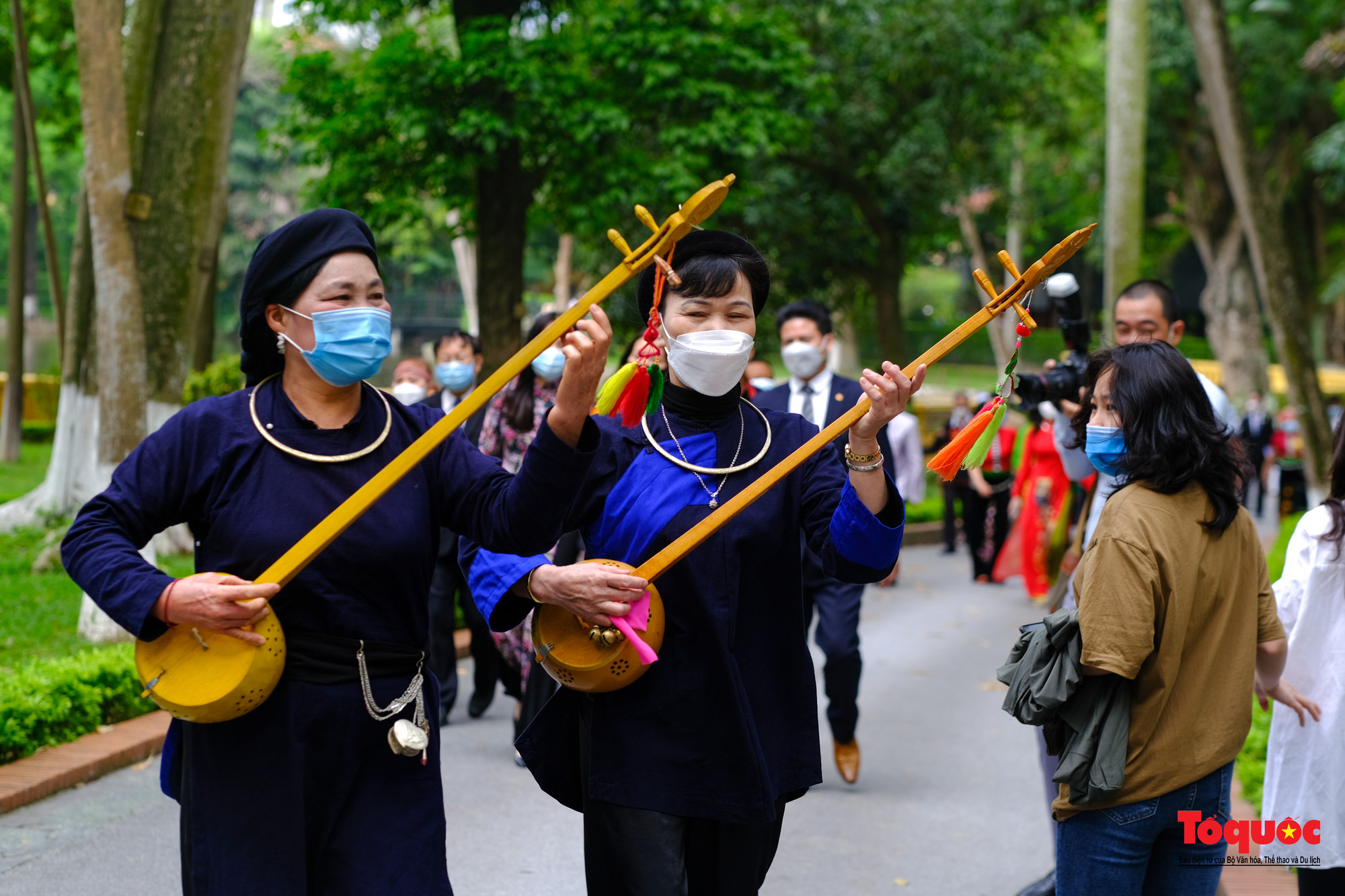 Đoàn già làng, trưởng bản, nghệ nhân tiêu biểu dâng hương báo công vào Lăng viếng Chủ tịch Hồ Chí Minh - Ảnh 17.