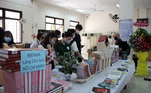 Trường ĐH Văn hóa TP.HCM trao giải Hội thi Đại sứ Văn hóa đọc - Ảnh 1.