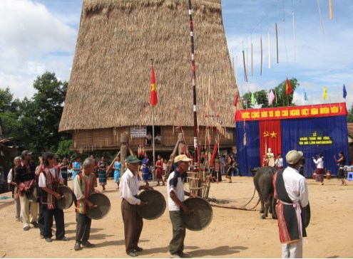 Kon Tum bảo tồn văn hóa cồng chiêng - Ảnh 1.