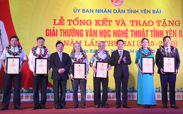 Trao giải thưởng văn học nghệ thuật Yên Bái 5 năm lần thứ hai - Ảnh 1.