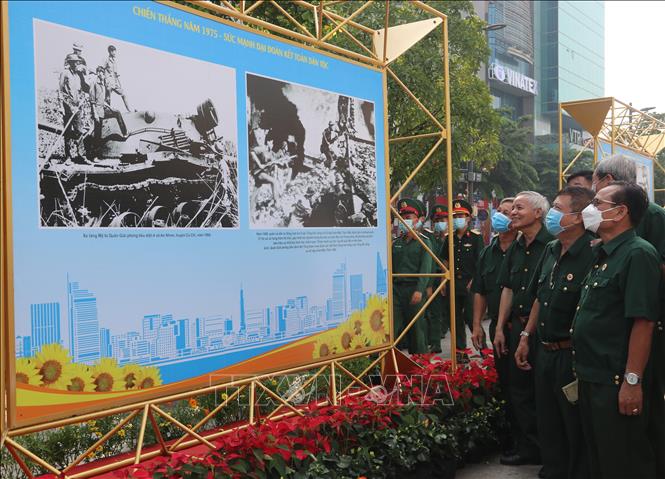 Khai mạc triển lãm 'TP Hồ Chí Minh - 47 năm cùng cả nước, vì cả nước' - Ảnh 2.