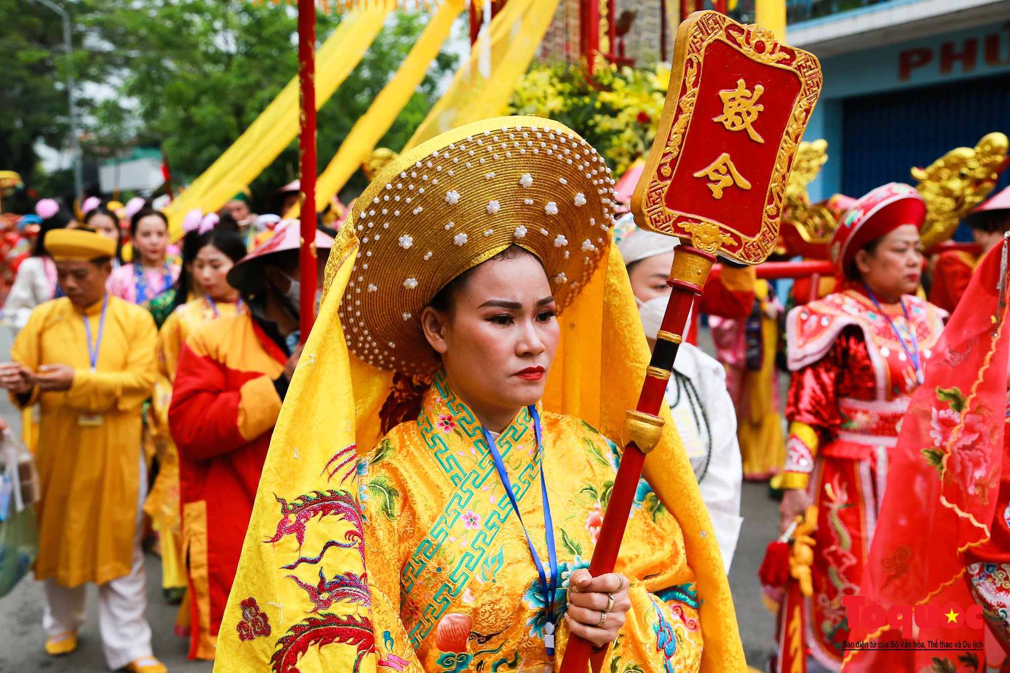 Đường phố Huế rực rỡ sắc màu trong Lễ hội Điện Huệ Nam - Ảnh 4.