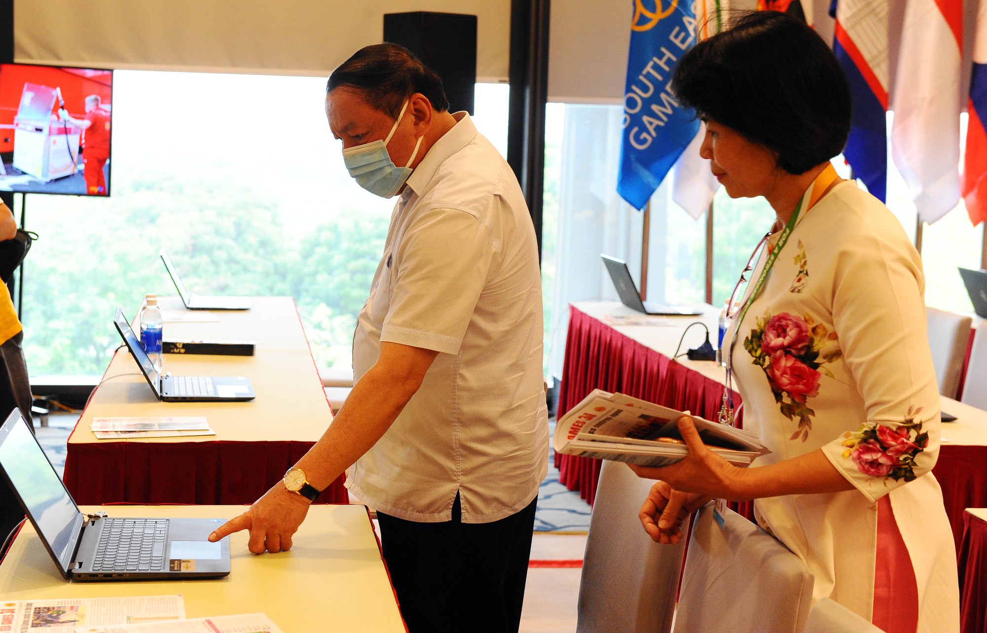 Bộ trưởng Nguyễn Văn Hùng kiểm tra Trung tâm Báo chí,Trung tâm truyền hình quốc tế và Trung tâm điều hành SEA Games 31 - Ảnh 2.