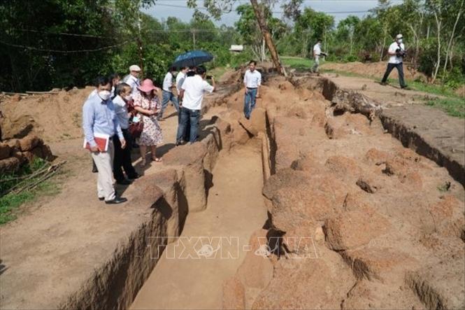 Bà Rịa-Vũng Tàu: Bảo vệ khẩn cấp để phát huy giá trị di chỉ khảo cổ Vòng Thành Đá trắng - Ảnh 2.