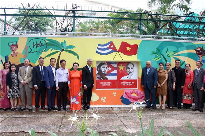 Khánh thành công trình tranh vẽ cổ động về tình hữu nghị nhân dân Việt Nam - Cuba - Ảnh 1.