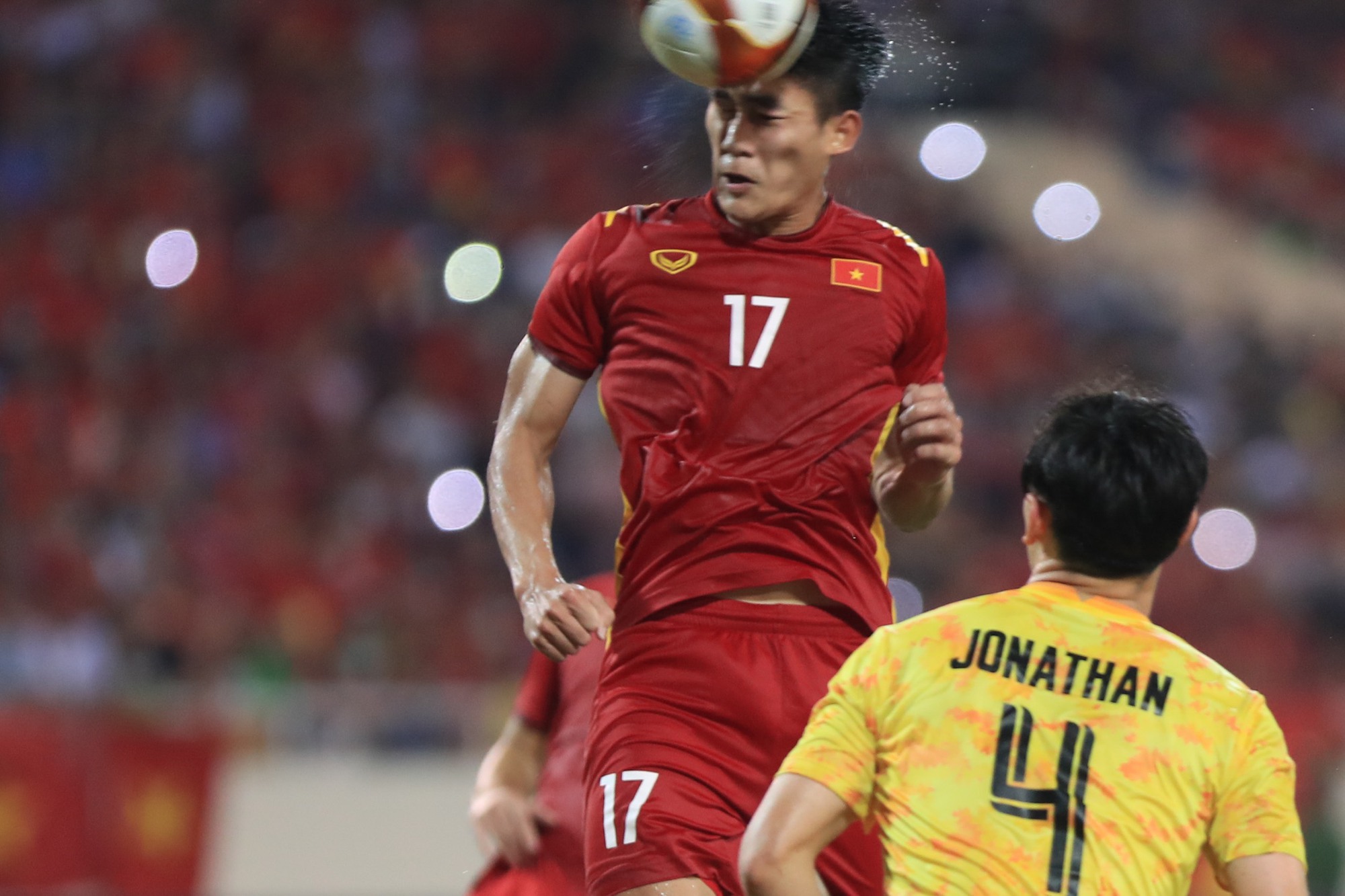 Cú đánh đầu hiểm hóc của Nhâm Mạnh Dũng giúp U23 Việt Nam bảo vệ thành công Huy chương Vàng