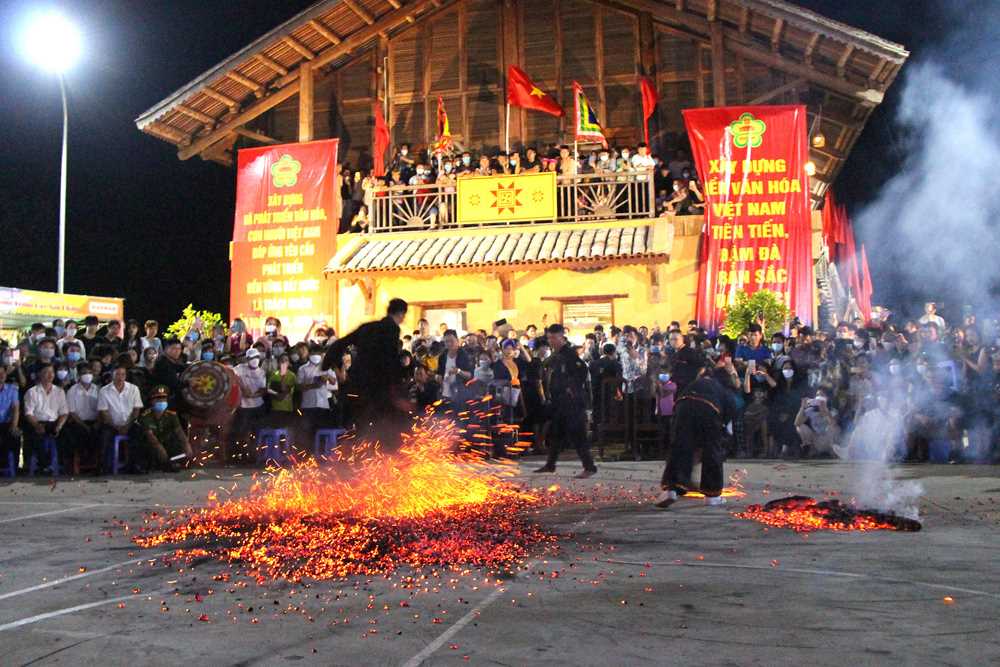 Quảng Ninh: Xây dựng văn hóa giàu bản sắc gắn với thu hẹp khoảng cách vùng miền - Ảnh 1.