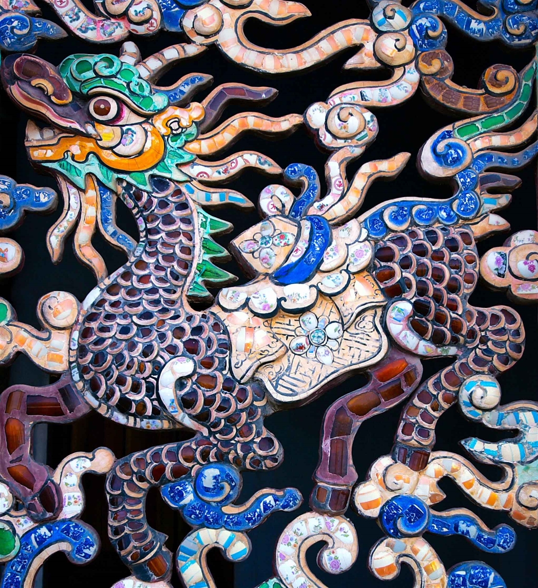 Nghề khảm sành sứ - Nghệ thuật từ mảnh vỡ ghi dấu ấn trường tồn lên những công trình trăm tuổi đặc trưng xứ Huế - Ảnh 6.