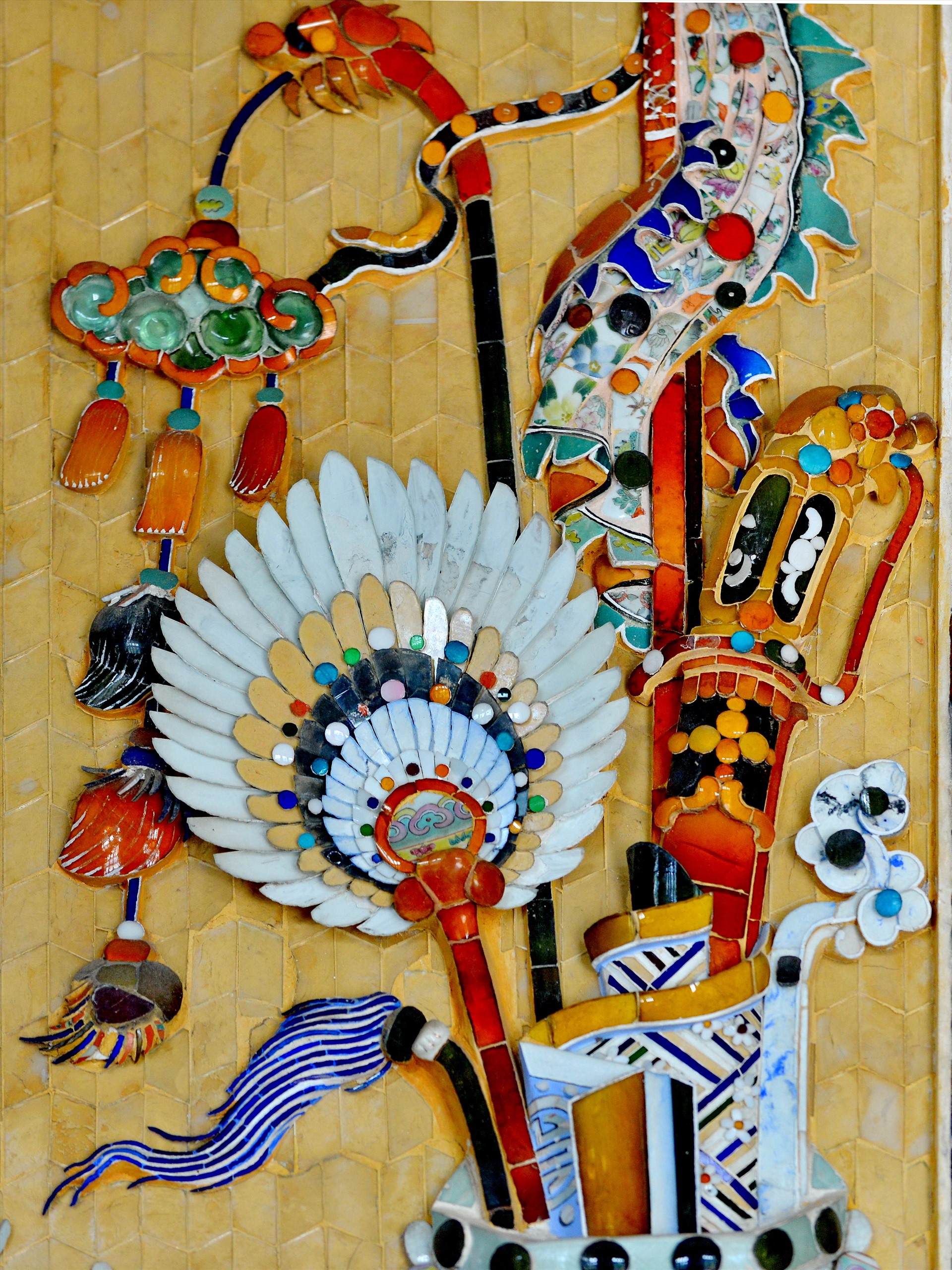 Nghề khảm sành sứ - Nghệ thuật từ mảnh vỡ ghi dấu ấn trường tồn lên những công trình trăm tuổi đặc trưng xứ Huế - Ảnh 12.