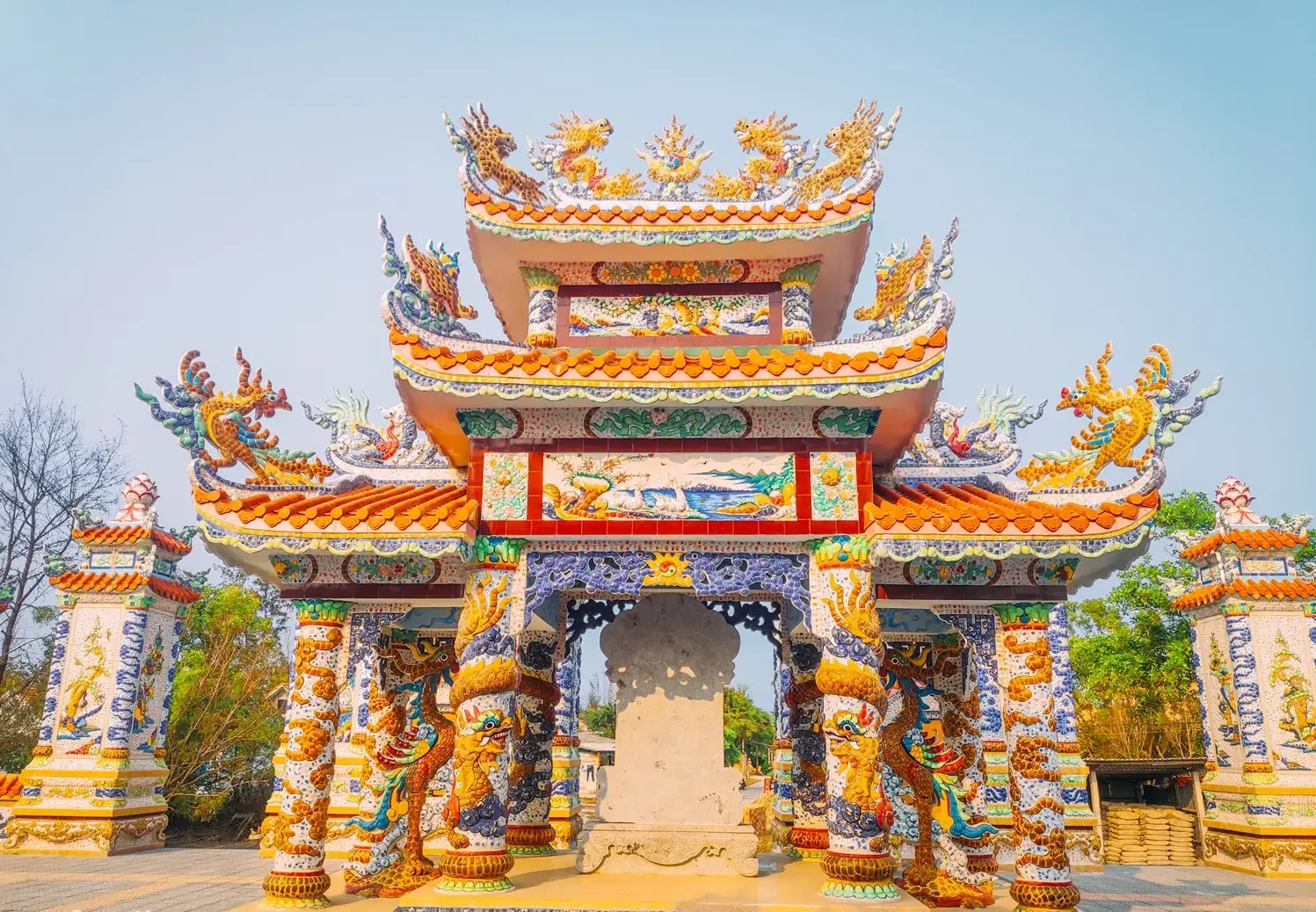 Nghề khảm sành sứ - Nghệ thuật từ mảnh vỡ ghi dấu ấn trường tồn lên những công trình trăm tuổi đặc trưng xứ Huế - Ảnh 15.