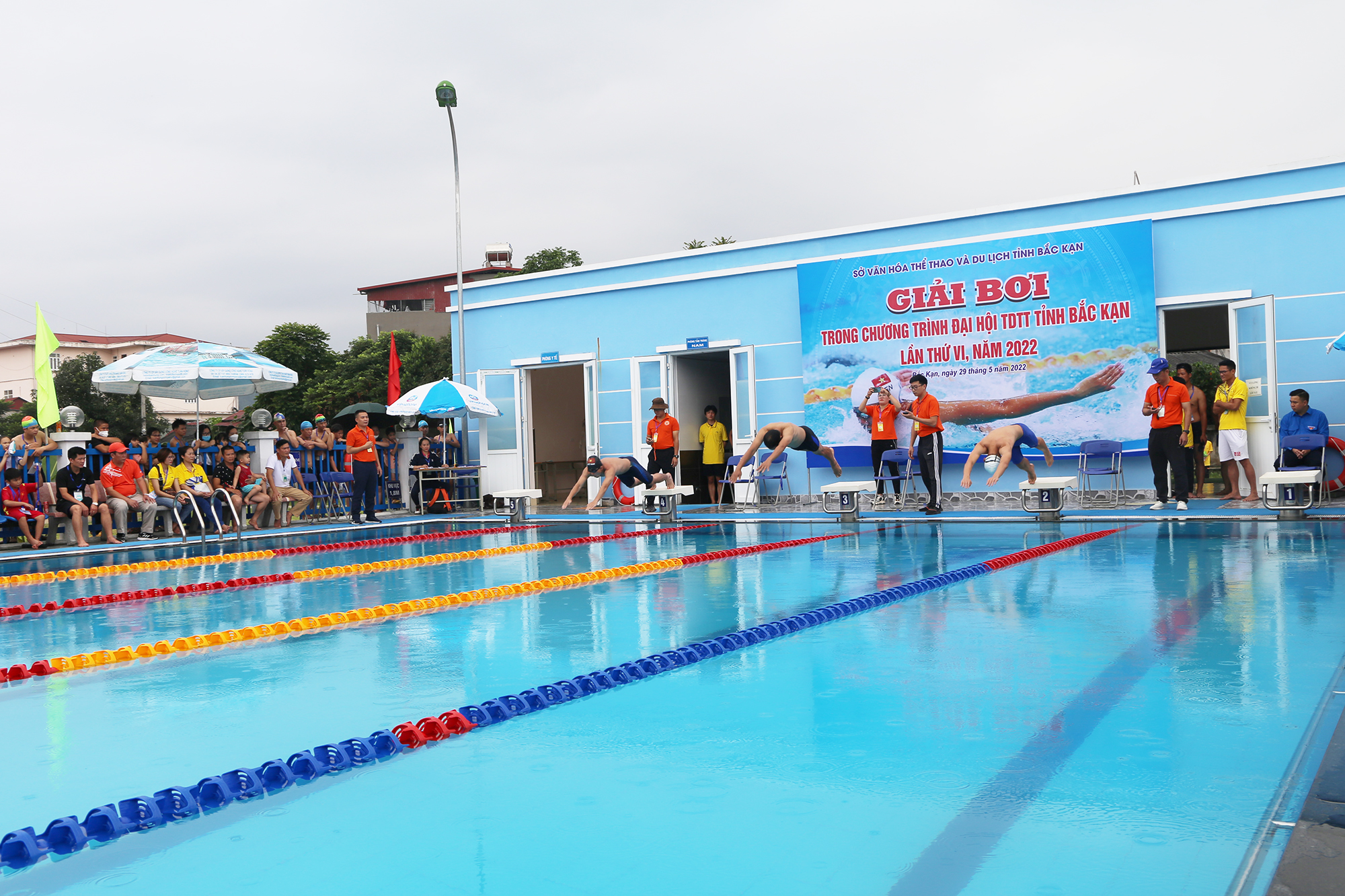 Bắc Kạn: Khai mạc hoạt động hè, phát động toàn dân tập luyện môn bơi và khai mạc Giải bơi Đại hội TDTT tỉnh - Ảnh 5.