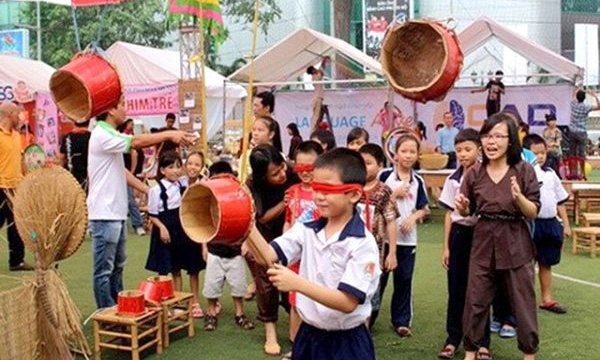 'Tuổi thơ với ngày hè' tại Làng Văn hóa - Du lịch các dân tộc Việt Nam - Ảnh 1.
