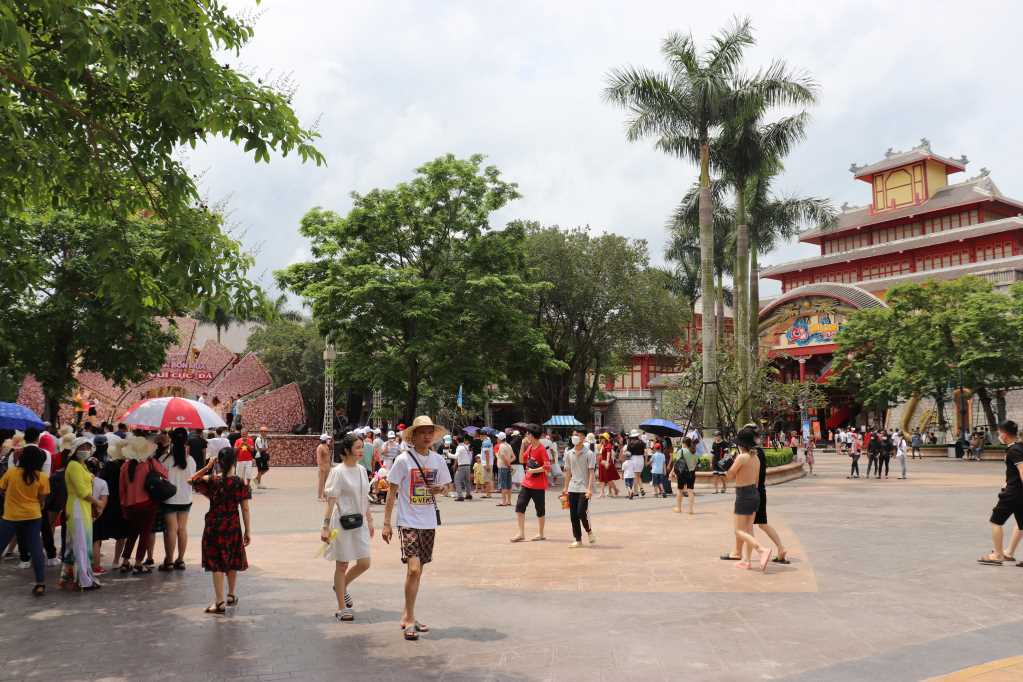 Quảng Ninh đón gần 340.000 lượt khách du lịch trong đợt nghỉ lễ 30/4-1/5 - Ảnh 6.