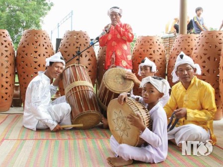 Xây dựng và phát triển văn hóa, con người Ninh Thuận - Ảnh 2.