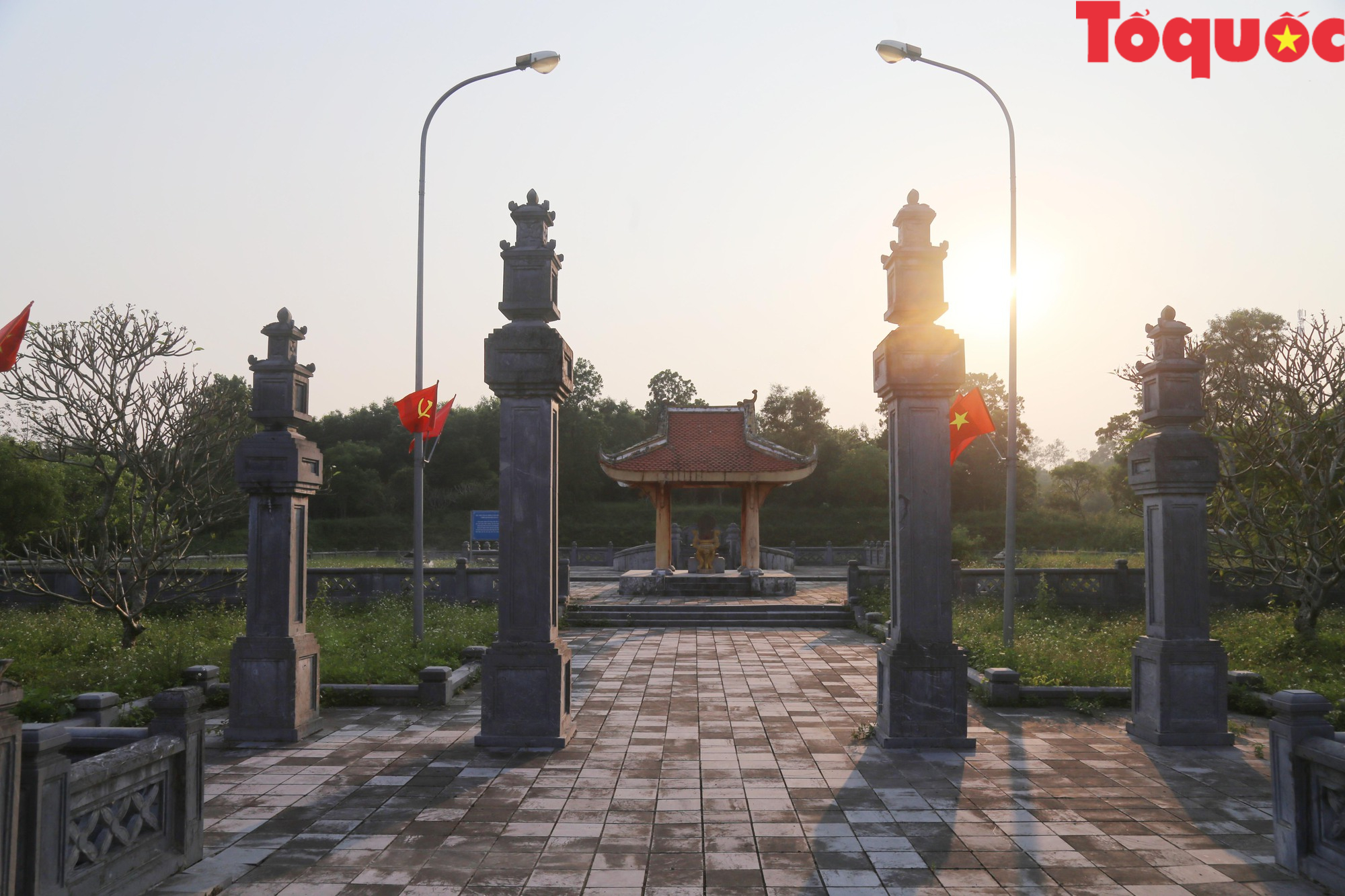 Quảng Bình: Nghiên cứu tôn tạo và mở rộng khu lăng mộ Lễ Thành hầu Nguyễn Hữu Cảnh - Ảnh 4.