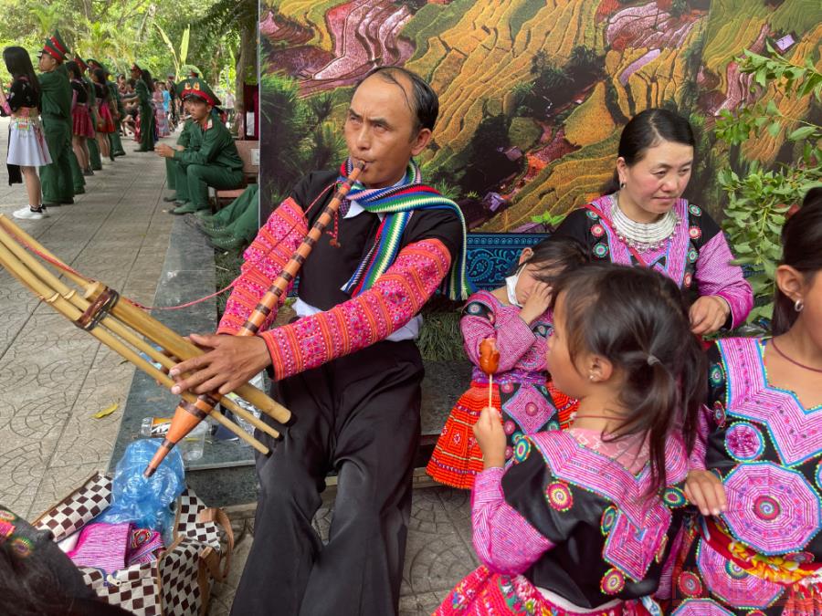 Sơn La tổ chức trải nghiệm văn hóa đồng bào dân tộc H’Mông - Ảnh 3.