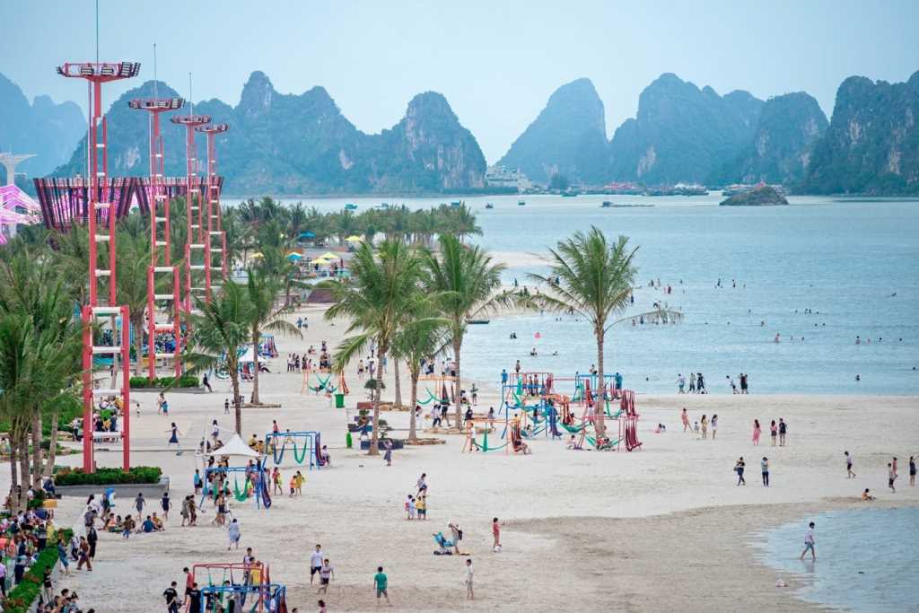 Quảng Ninh: Phát triển hạ tầng phục vụ du lịch biển đảo - Ảnh 1.