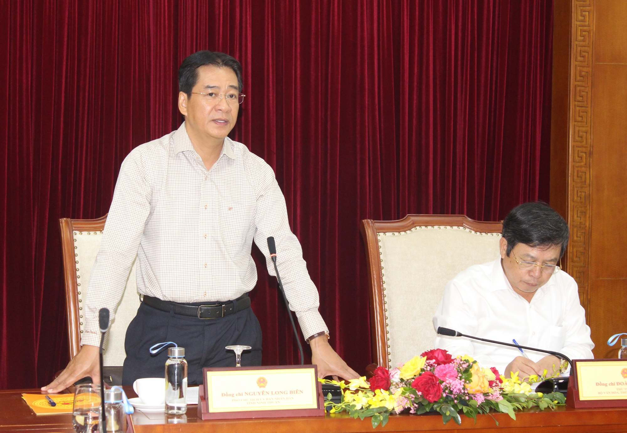 Thứ trưởng Đoàn Văn Việt làm việc với lãnh đạo UBND tỉnh Ninh Thuận - Ảnh 2.