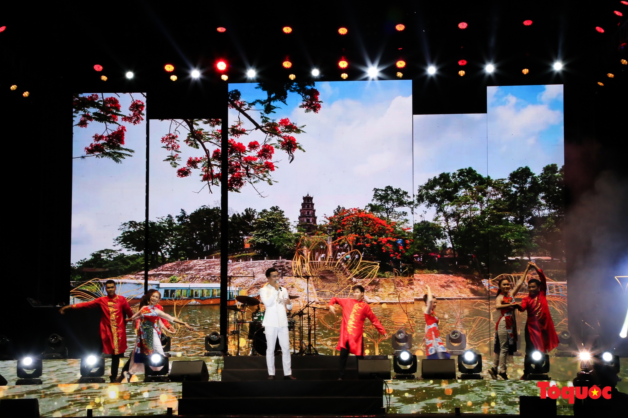 Bữa tiệc nghệ thuật mở trên sông Hương khép lại Tuần lễ Festival Huế 2022 - Ảnh 3.