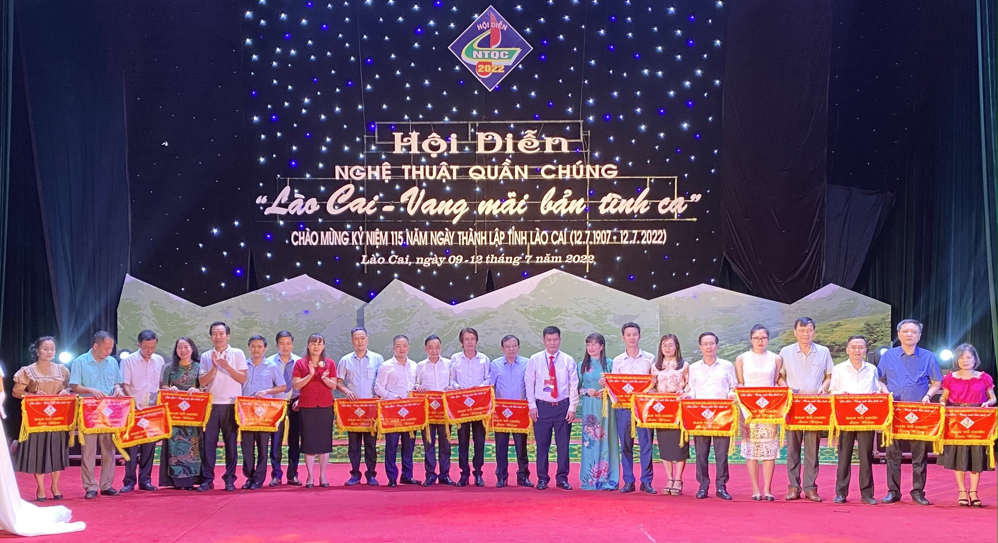 Khai mạc Hội diễn nghệ thuật quần chúng tỉnh Lào Cai năm 2022 - Ảnh 2.