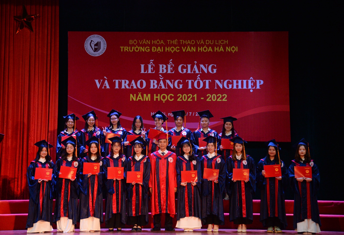 Trường Đại học Văn hóa Hà Nội tổ chức lễ bế giảng và trao bằng tốt nghiệp năm học 2021 – 2022 - Ảnh 2.