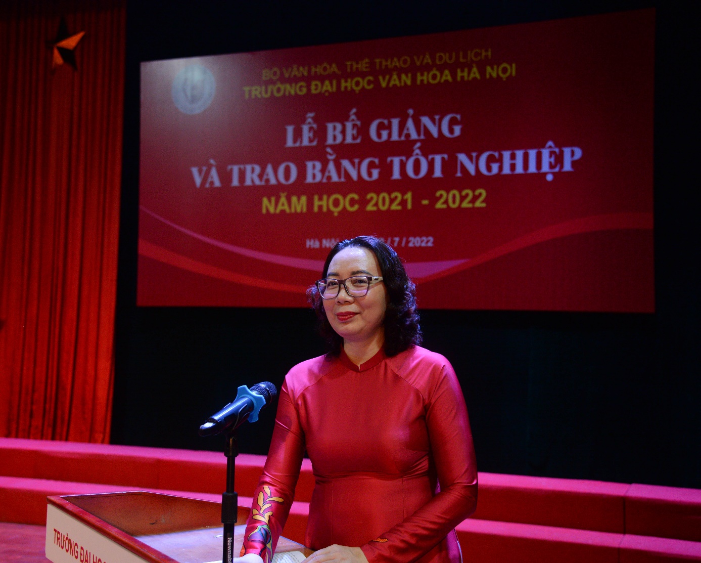 Trường Đại học Văn hóa Hà Nội tổ chức lễ bế giảng và trao bằng tốt nghiệp năm học 2021 – 2022 - Ảnh 4.