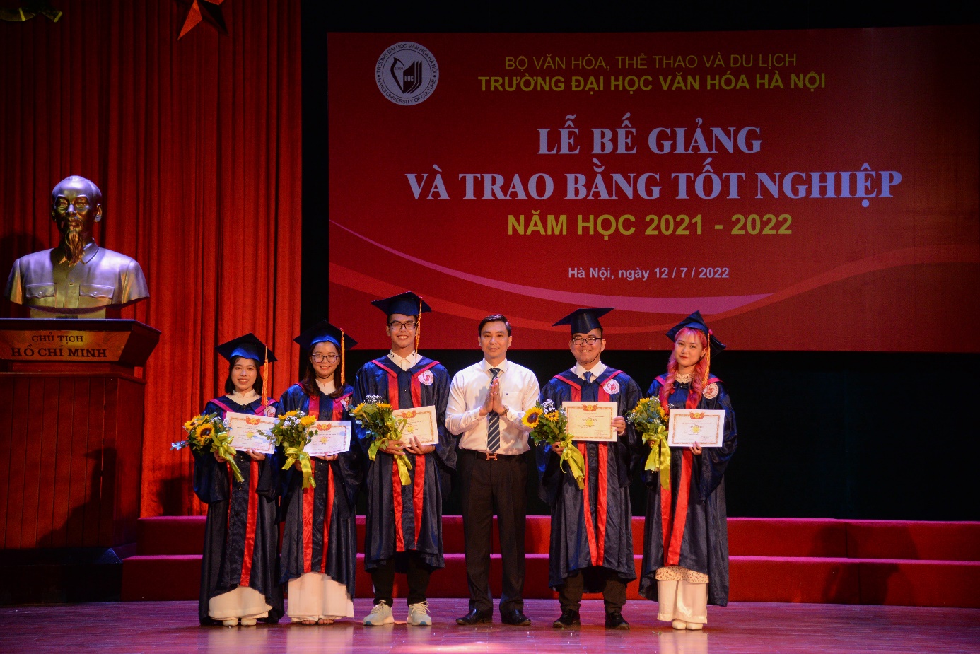 Trường Đại học Văn hóa Hà Nội tổ chức lễ bế giảng và trao bằng tốt nghiệp năm học 2021 – 2022 - Ảnh 6.