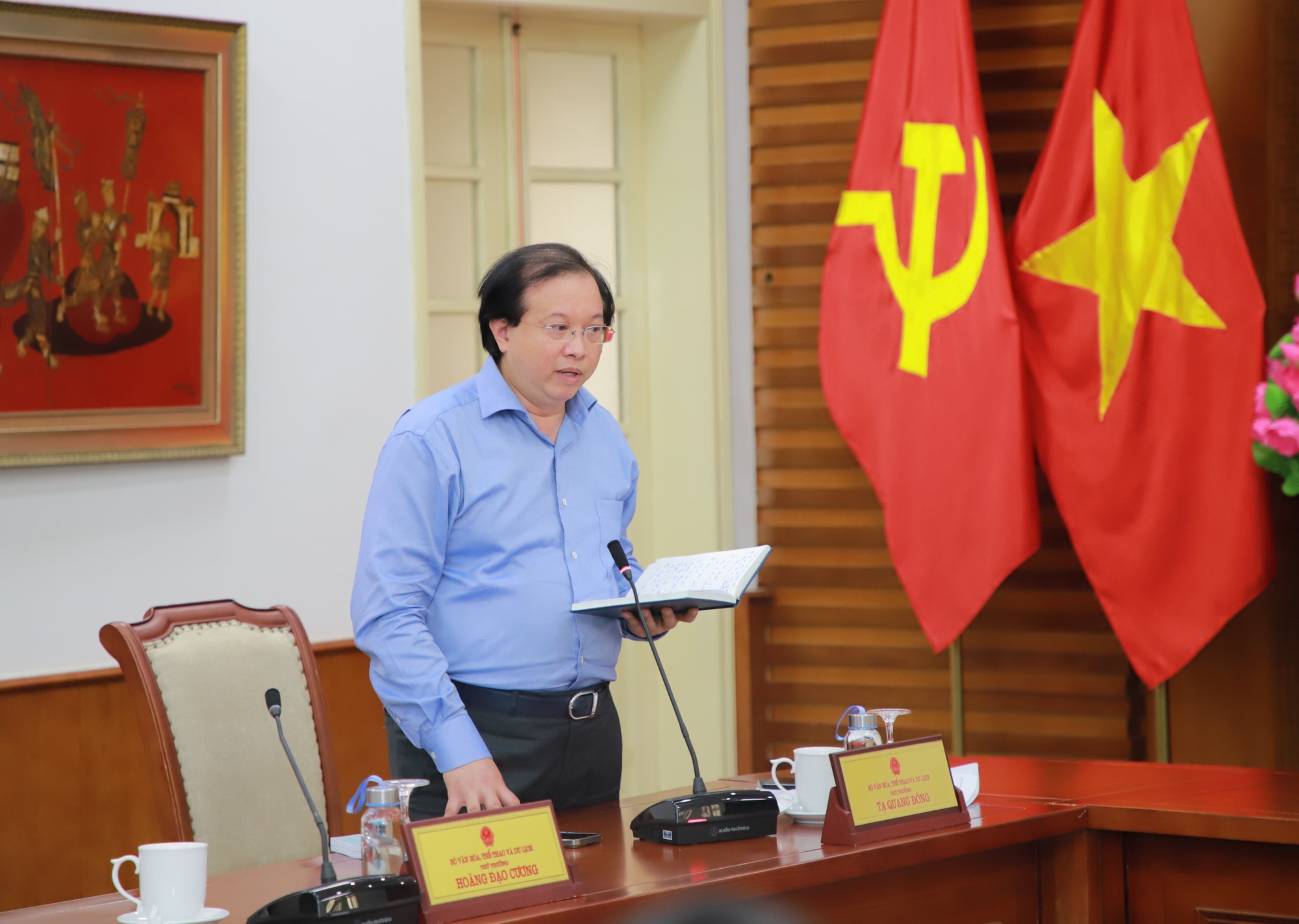 Bộ trưởng Nguyễn Văn Hùng: Xây dựng Đề án phát triển các ngành công nghiệp văn hóa Việt Nam trên quan điểm không chỉ trông chờ “bầu sữa mẹ” - Ảnh 3.