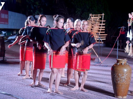 Khôi phục và truyền dạy văn hóa cồng chiêng cho thế hệ trẻ ở Đắk Lắk - Ảnh 2.